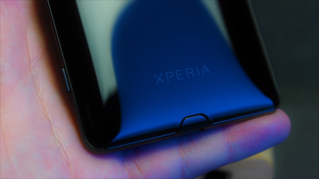 У нас также есть логотип Xperia на всем, что похоже на кепку, но это только дизайн